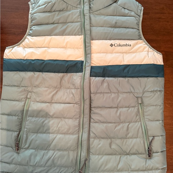Columbia Other - Columbia tri color green blue cream/grey Omni heat white out puffer vest